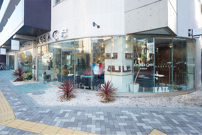 調布南口にある美容室・美容院「ヘアメイク パッセージ(passage)調布南口店」の店舗画像